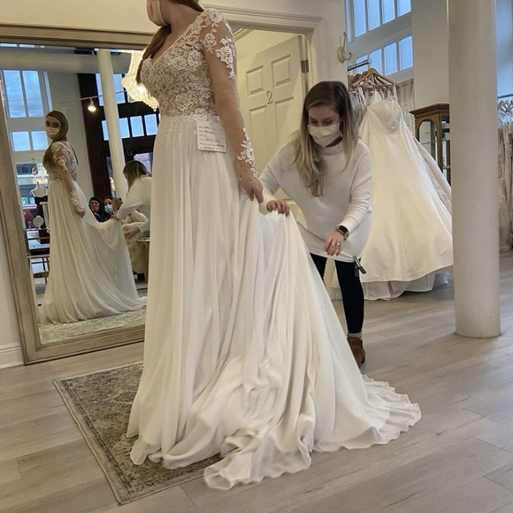 Wedding Dress - Picture 3 of 3